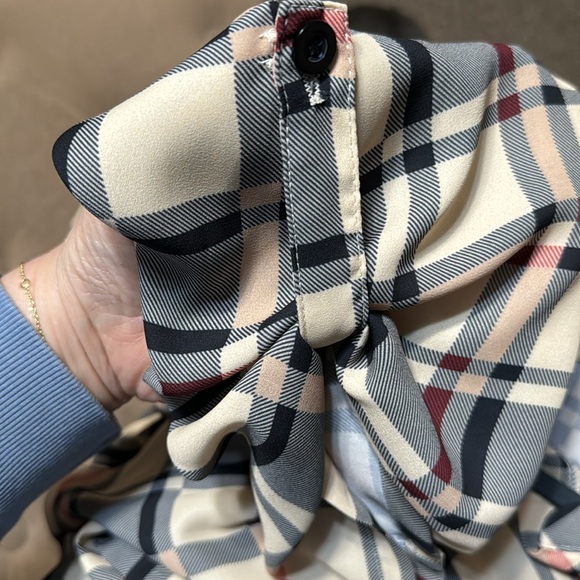 TIMESON V NECK TOP WITH 3/4 ROLLED SLEEVES NWOT SIZE XL - Picture 4 of 5